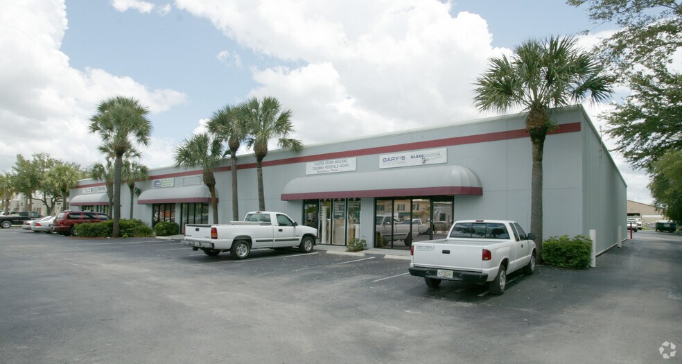 More Photos Of 6166 Taylor Rd, Naples Showroom For Sale