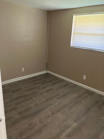 More Photos Of 9639-9640 Diamond Dr, Saint Louis Apartments For Sale