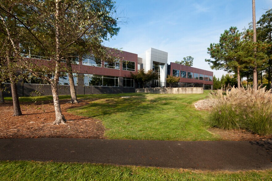 More Photos Of 4805 Lake Brook Dr, Glen Allen Office For Lease