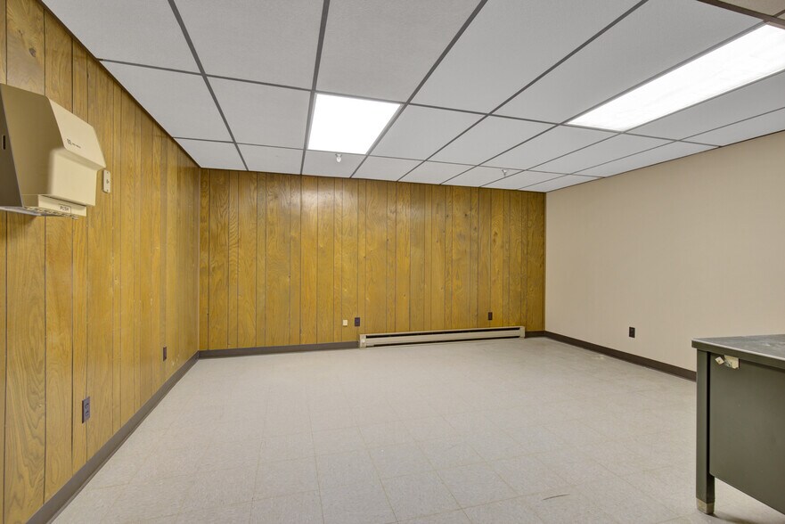 More Photos Of 1431 N 2nd St, Wisconsin Rapids Office For Sale