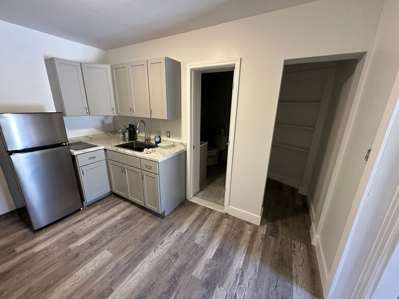 More Photos Of 16001 Dixie Hwy, Holly Apartments For Sale