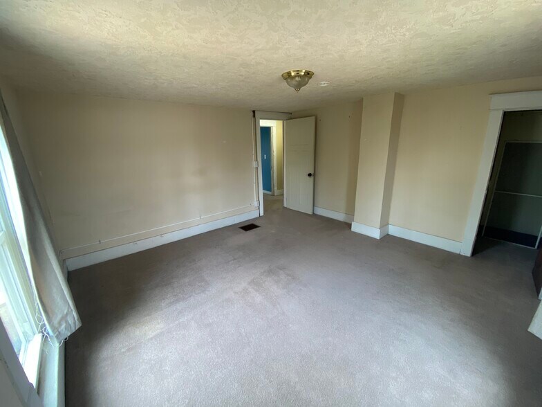 More Photos Of 1625 12th St SE, Salem Office Residential For Sale