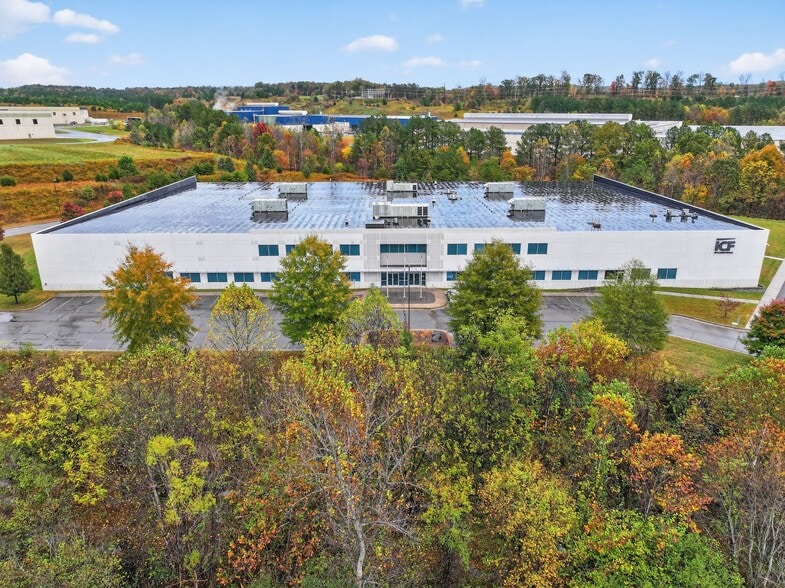 More Photos Of 980 Beaver Creek Dr, Martinsville Flex For Sale