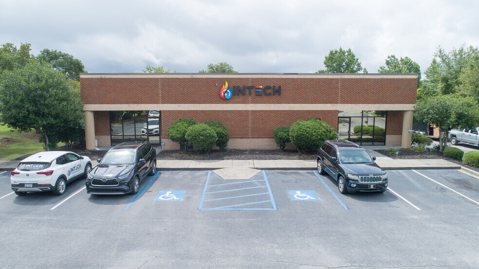 More Photos Of 475 Industrial Dr, Lexington Showroom For Sale