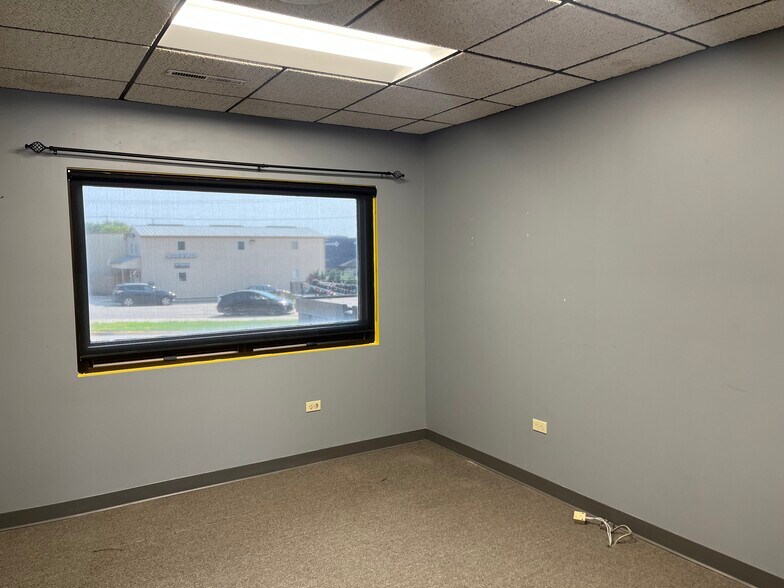 More Photos Of 414 Northwestern Ave, Ames Office For Sale
