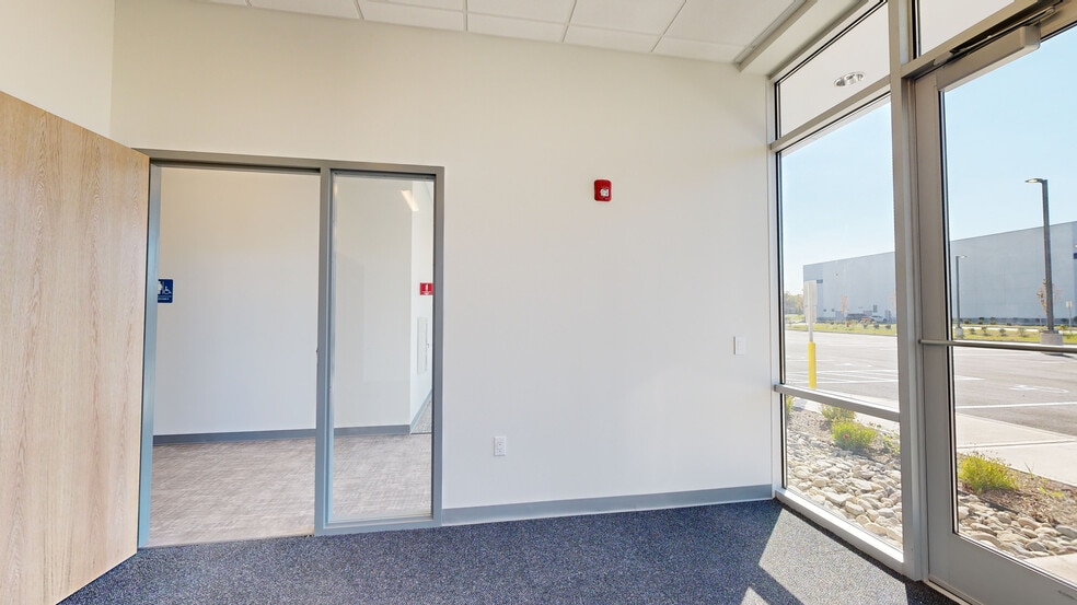 More Photos Of 925 Newark Ave, Elizabeth Unknown For Lease