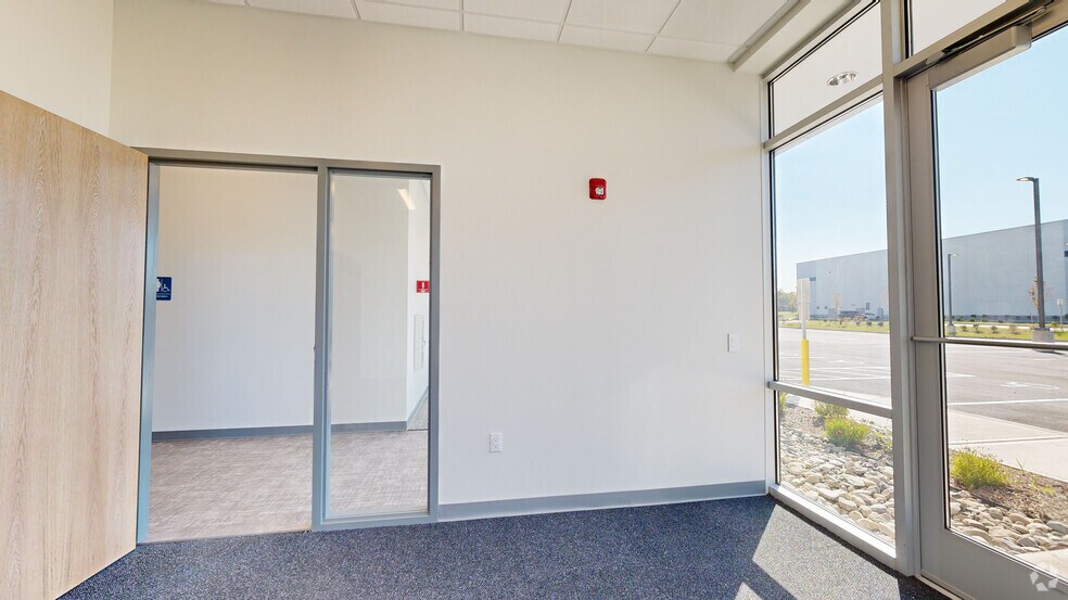 More Photos Of 925 Newark Ave, Elizabeth Unknown For Lease