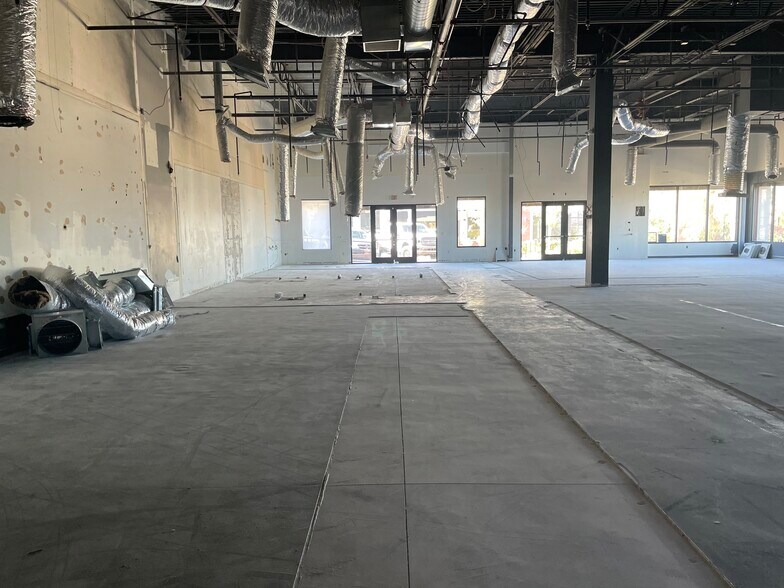 More Photos Of 670 S Green Valley Pky, Henderson Storefront Retail Office For Sale