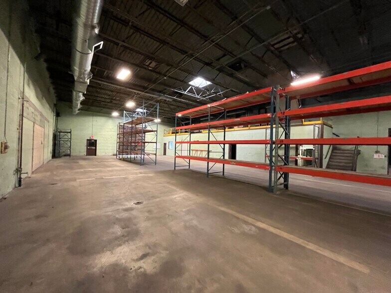 More Photos Of 4200 W Harry St, Wichita Warehouse For Lease