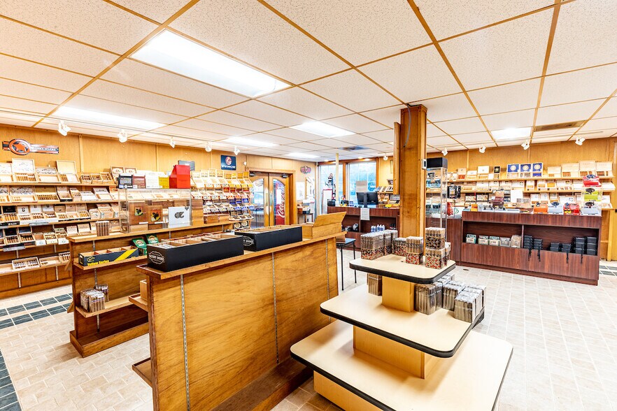 More Photos Of 9691 SE 82nd Ave, Happy Valley Storefront Retail Office For Sale