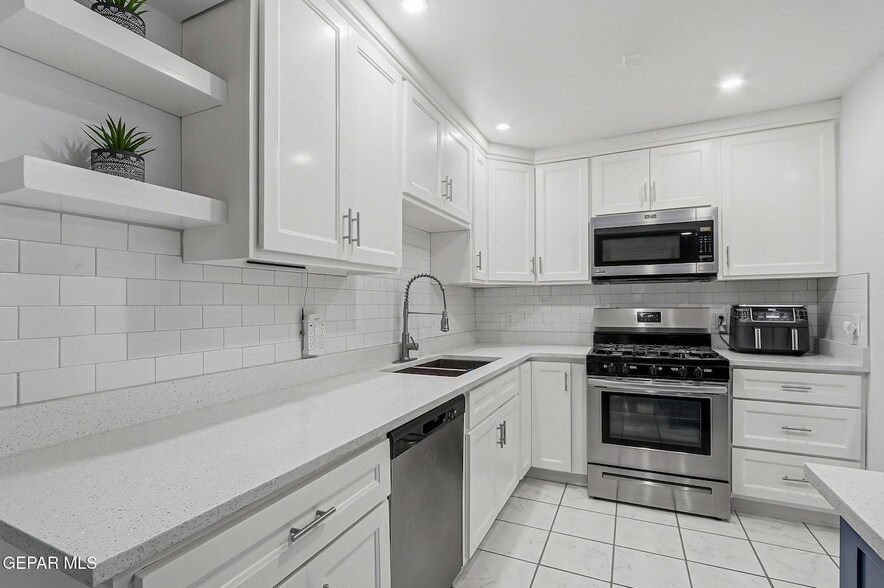 More Photos Of 10540 Socorro Rd, Socorro Specialty For Sale