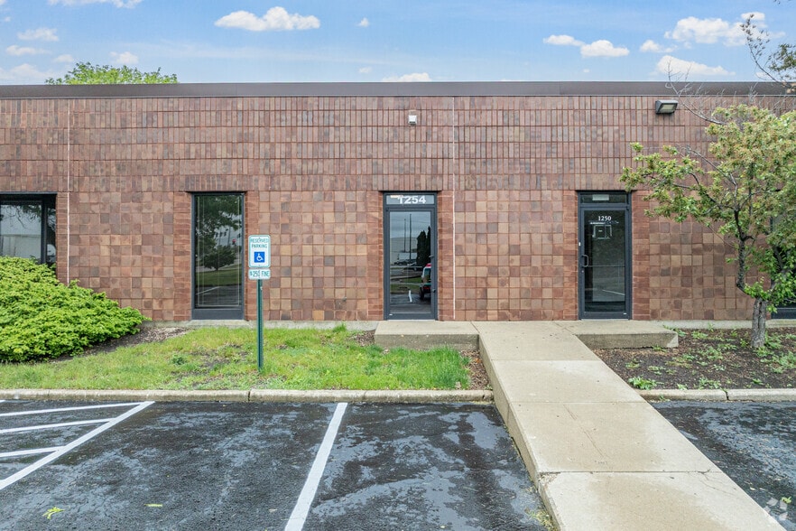 More Photos Of 1230-1300 Mark St, Bensenville Research And Development For Lease