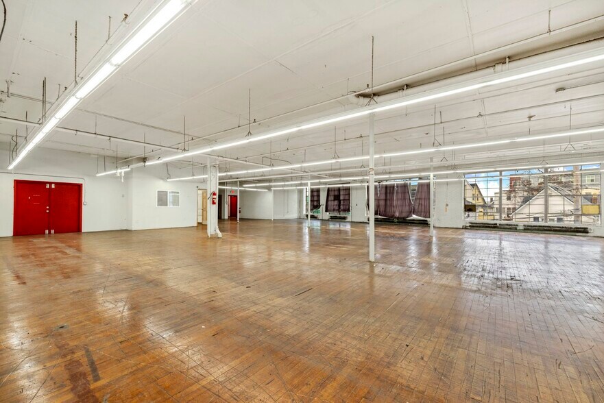 More Photos Of 165-167 Bow St, Everett Light Manufacturing For Lease