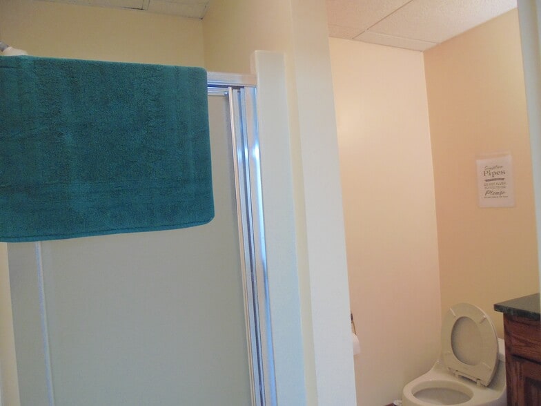 More Photos Of 256 Main St, East Windsor Research And Development For Lease