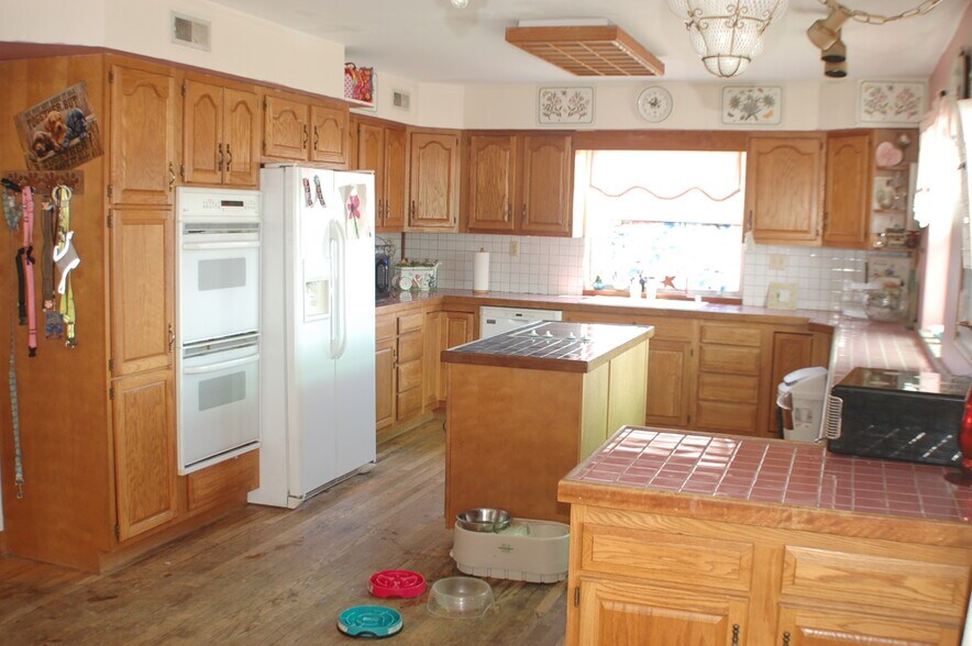 More Photos Of 1835 Delmar Dr, Folcroft Freestanding For Lease