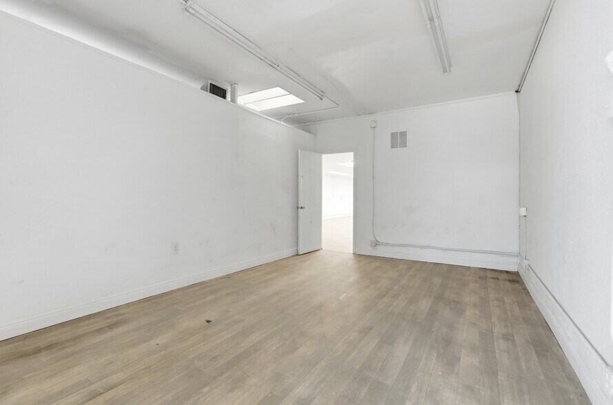 More Photos Of 1210-1214 Santa Fe Dr, Denver Office For Sale