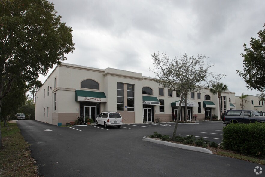 More Photos Of 1998 Trade Center Way, Naples Showroom For Lease