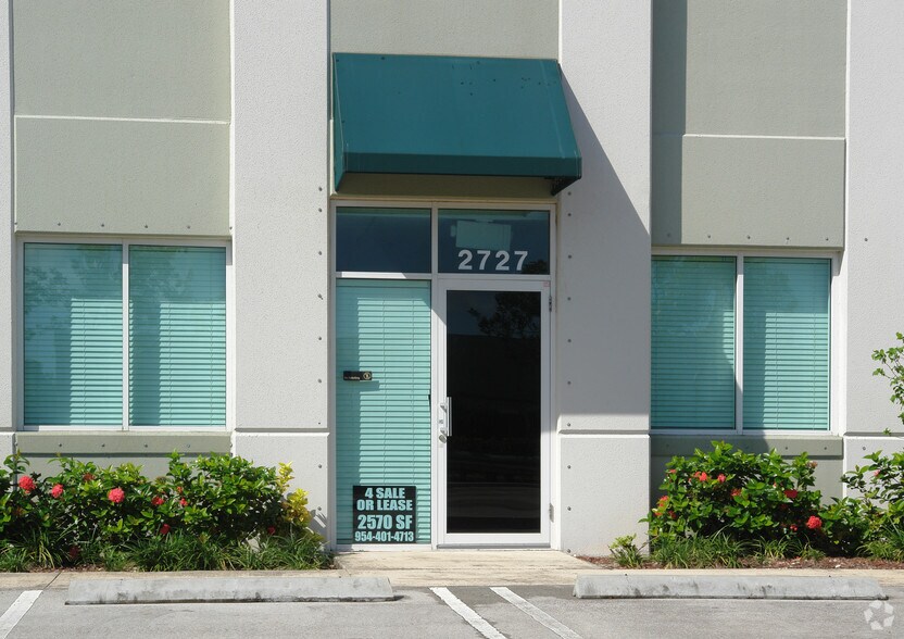 More Photos Of 2721-2737 NW 19th St, Pompano Beach Warehouse For Lease