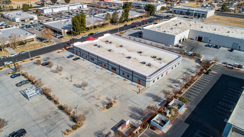 More Photos Of 356 E Avenue K6 Ave, Lancaster Showroom For Lease