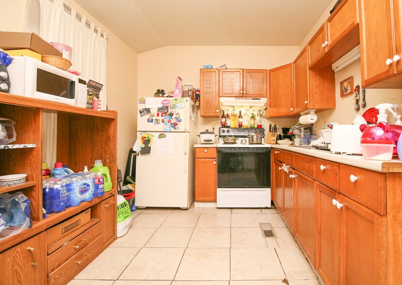 More Photos Of 2102 S Lehigh Ave, Whitehall Apartments For Sale