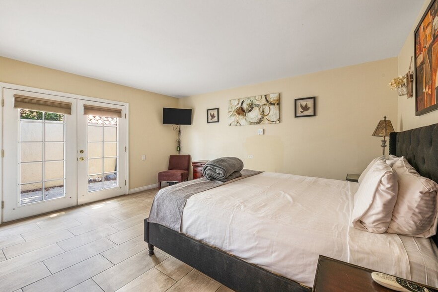 More Photos Of 526 S Warm Sands Dr, Palm Springs Hotel For Sale