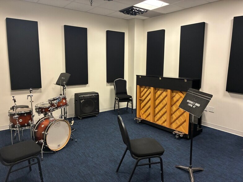 More Photos Of 3220 Winona Ave, Burbank Coworking Space