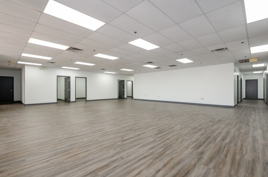 More Photos Of 2213 E Pioneer Dr, Irving Manufacturing For Lease