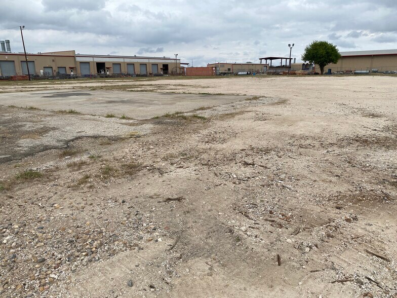 More Photos Of 438 Flournoy Rd, Alice Industrial For Lease