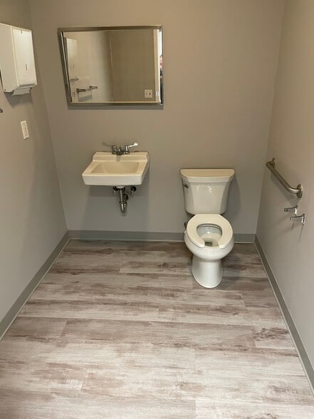 More Photos Of 189 Main Rd, Riverhead Medical For Lease