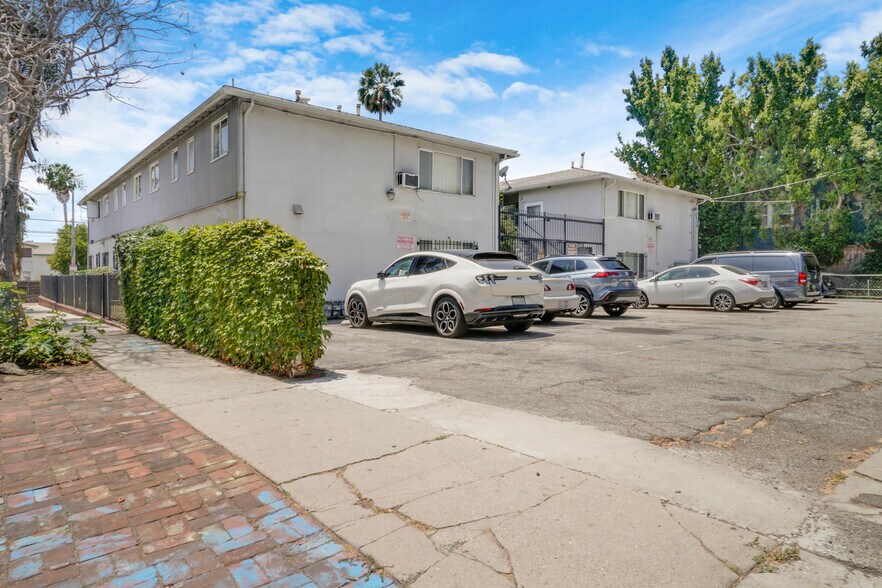 More Photos Of 6705 De Longpre Ave, Los Angeles Apartments For Sale