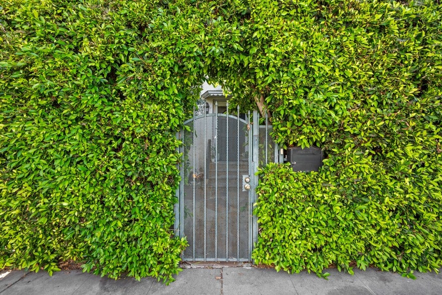 More Photos Of 803 S Sycamore Ave, Los Angeles Multifamily For Sale