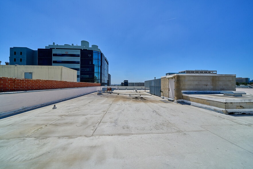 More Photos Of 8737 Beverly Blvd, West Hollywood Medical For Sale