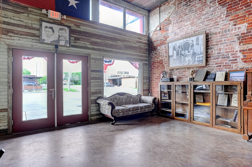 More Photos Of 101 Haning, Howe Storefront For Sale