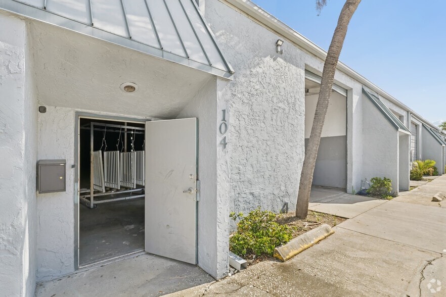 More Photos Of 11999 N 49th St, Clearwater Warehouse For Lease