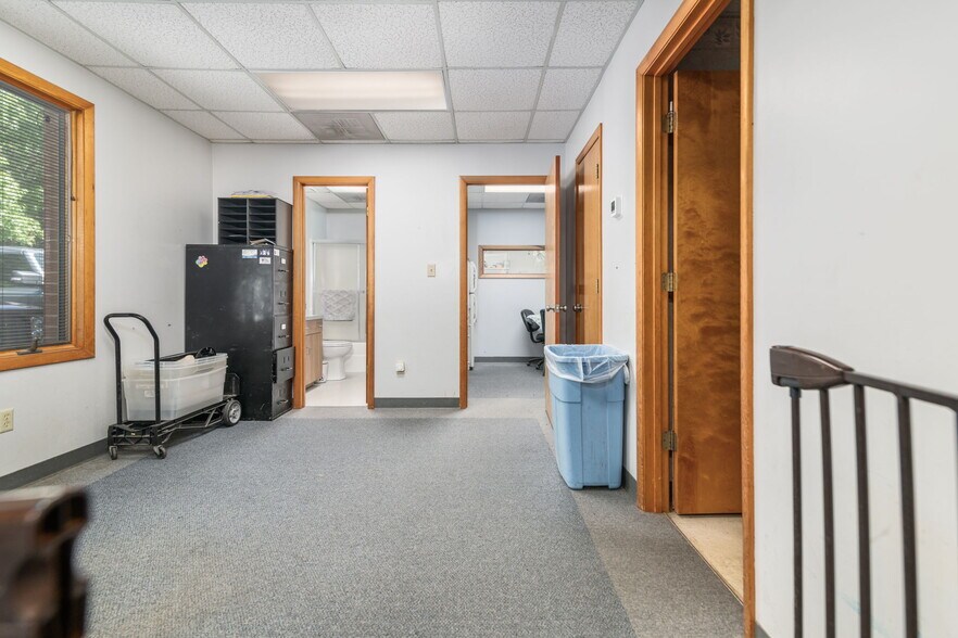 More Photos Of 3431 Waterlick Rd, Lynchburg Veterinarian Kennel For Sale