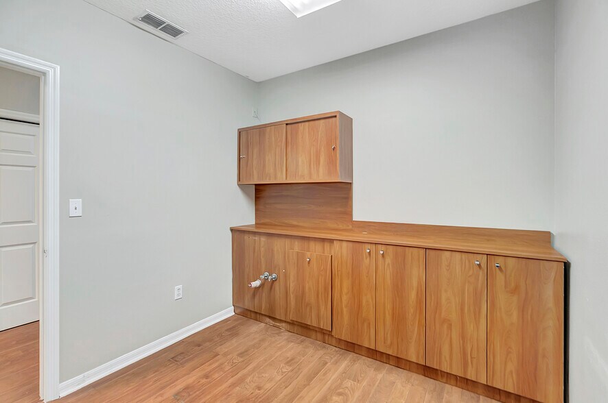 More Photos Of 28953 Wesley Chapel Blvd, Wesley Chapel Office For Lease