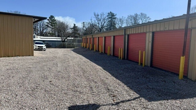 More Photos Of 130 Illinois St, Hot Springs National Park Self Storage For Sale