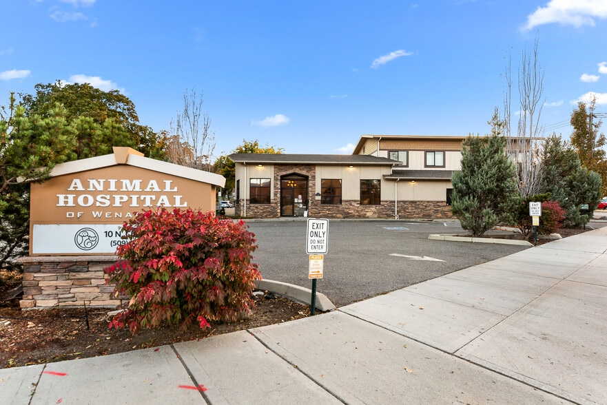 More Photos Of 10 N Chelan Ave, Wenatchee Veterinarian Kennel For Lease