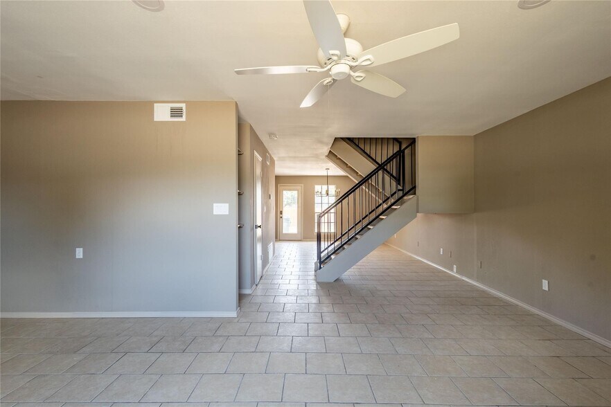 More Photos Of 1804 SW Barnard St, Glen Rose Apartments For Sale