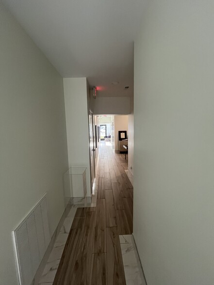 More Photos Of 18450 Mack Ave, Grosse Pointe Freestanding For Lease