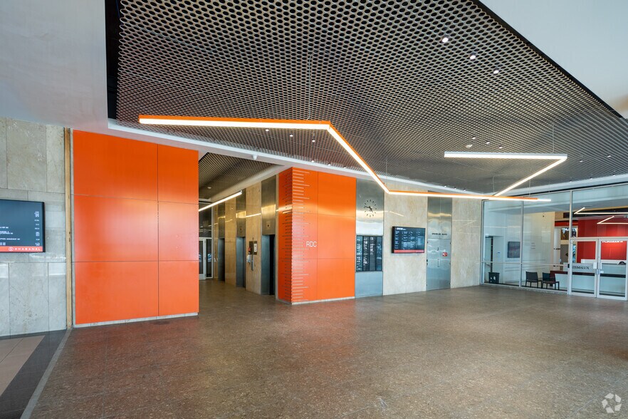 More Photos Of 9300-9340 Boul Saint-Laurent, Montréal Office For Lease