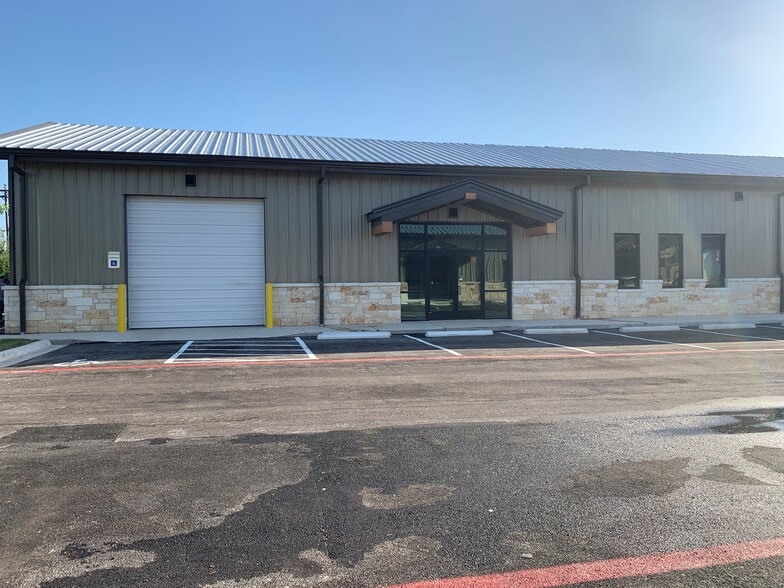 More Photos Of 171 Springs Ln, Dripping Springs Warehouse For Lease