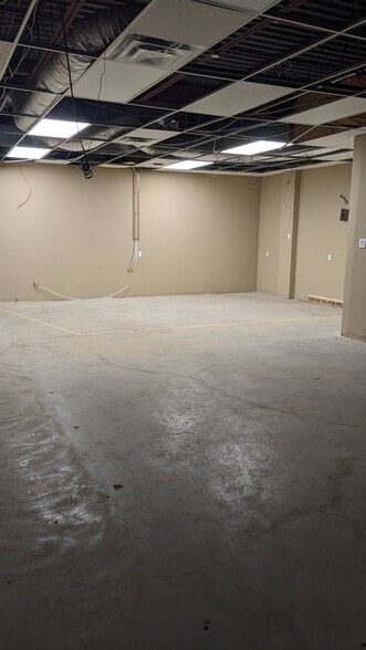 More Photos Of 1106-1112 Dearness Dr, London Light Distribution For Lease