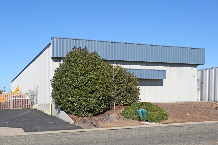 More Photos Of 628 Hi Tech Pky, Oakdale Warehouse For Lease