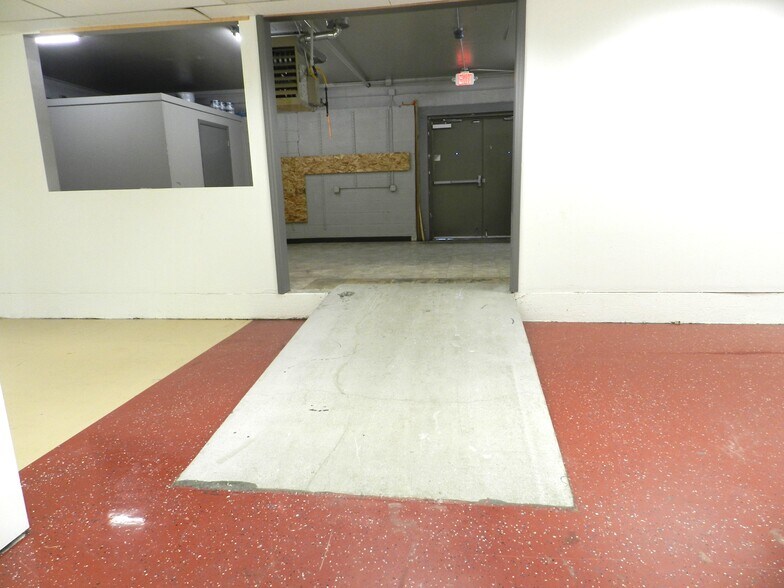 More Photos Of 202 E Main St, Montrose Storefront Retail Office For Lease