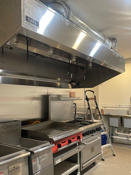 More Photos Of 941 N Main St, Troy Storefront Retail Office For Lease