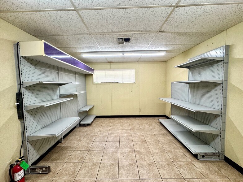 More Photos Of 420 W Dakota Ave, Chickasha Office For Sale