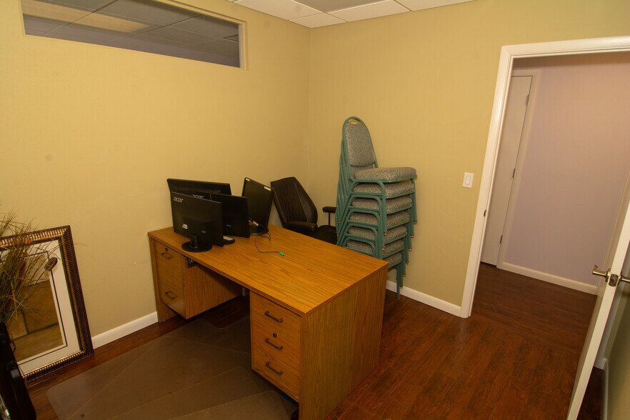 More Photos Of 3617 Webber St, Sarasota General Retail For Sale