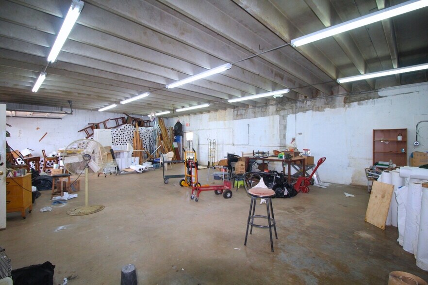More Photos Of 34 E 9th St, Hialeah Distribution For Lease
