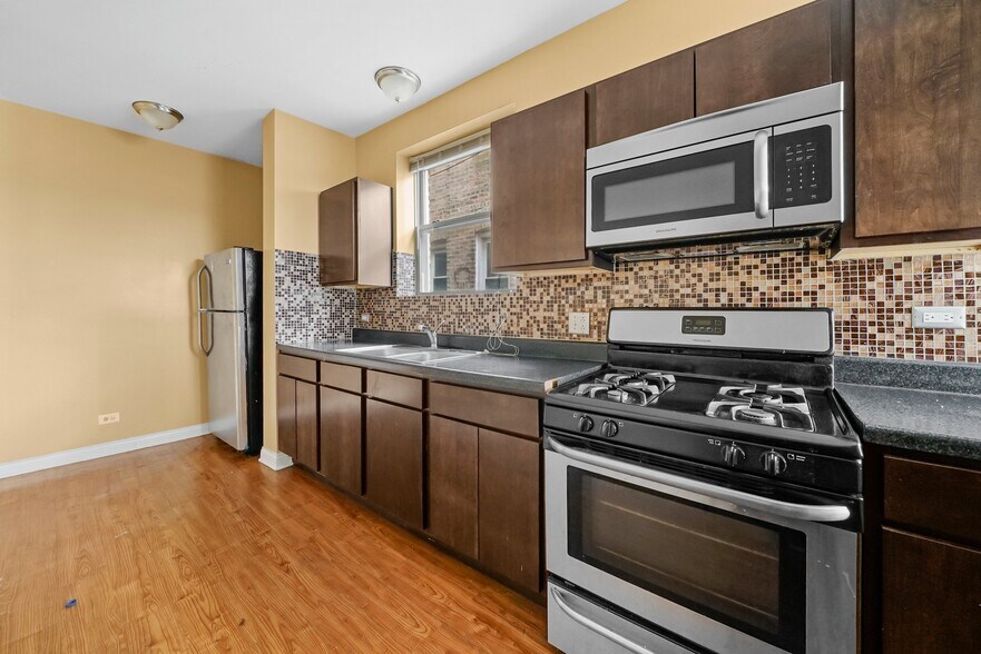 More Photos Of 7220 S Yates Blvd, Chicago Apartments For Sale